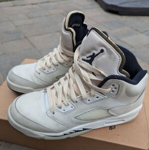 Nike Youth size 7 Air Jordan five